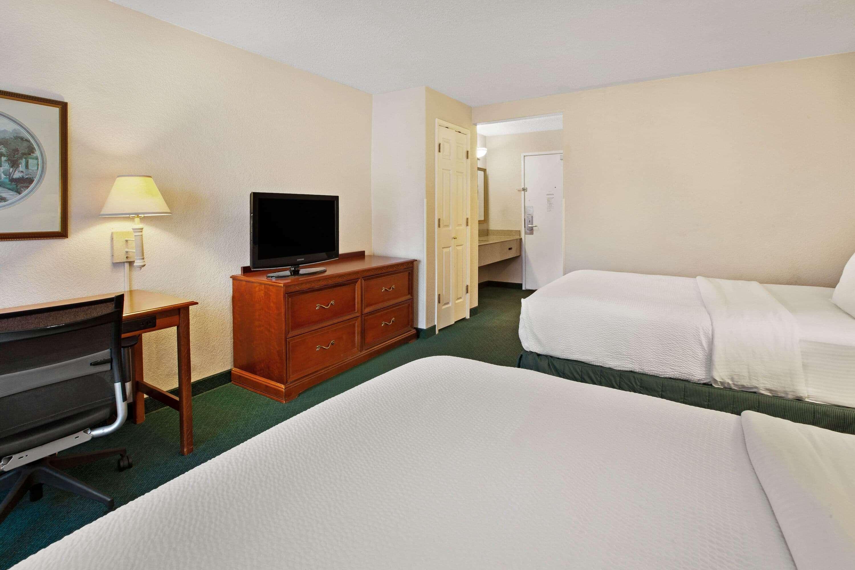La Quinta Inn By Wyndham Detroit Canton Room photo